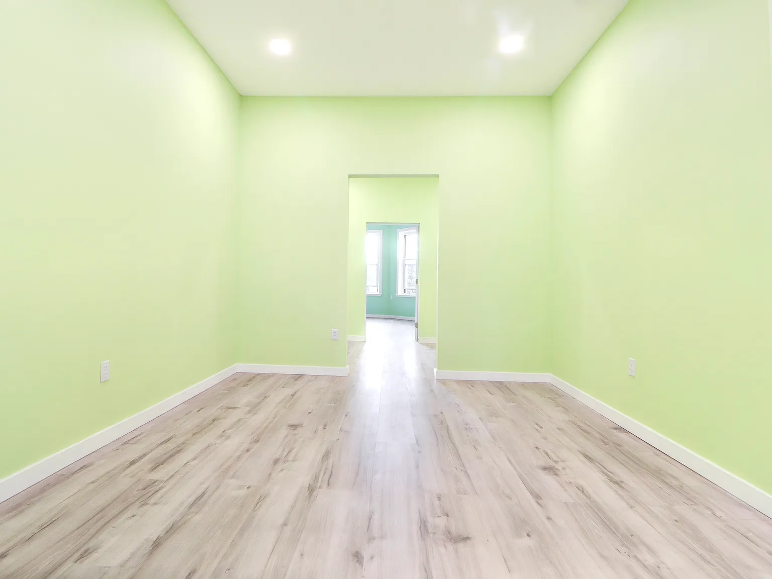 3 bed, 1000 sqft, $3,400 — Photo 3