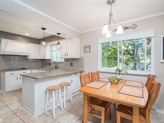 5th image of 39535 Twenlow Dr