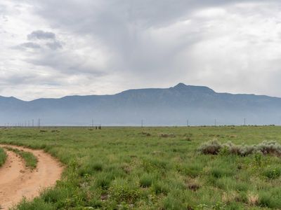 850 Meadow Lake Rd, Los Lunas, NM, 87031