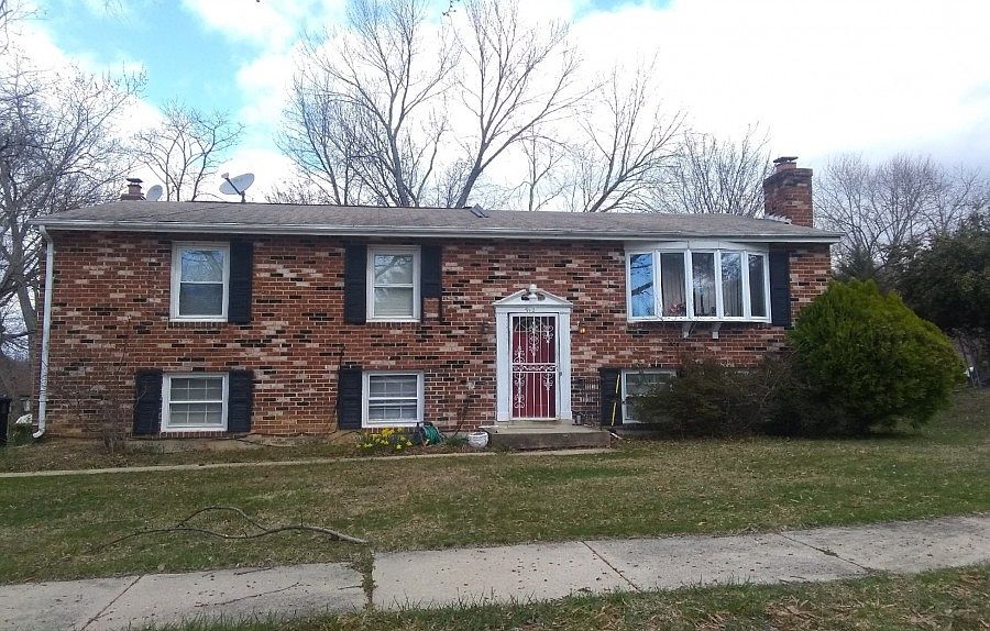 1st image of 912 E Tantallon Dr