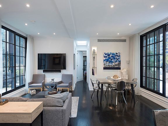 4th image of 150 W 55th St