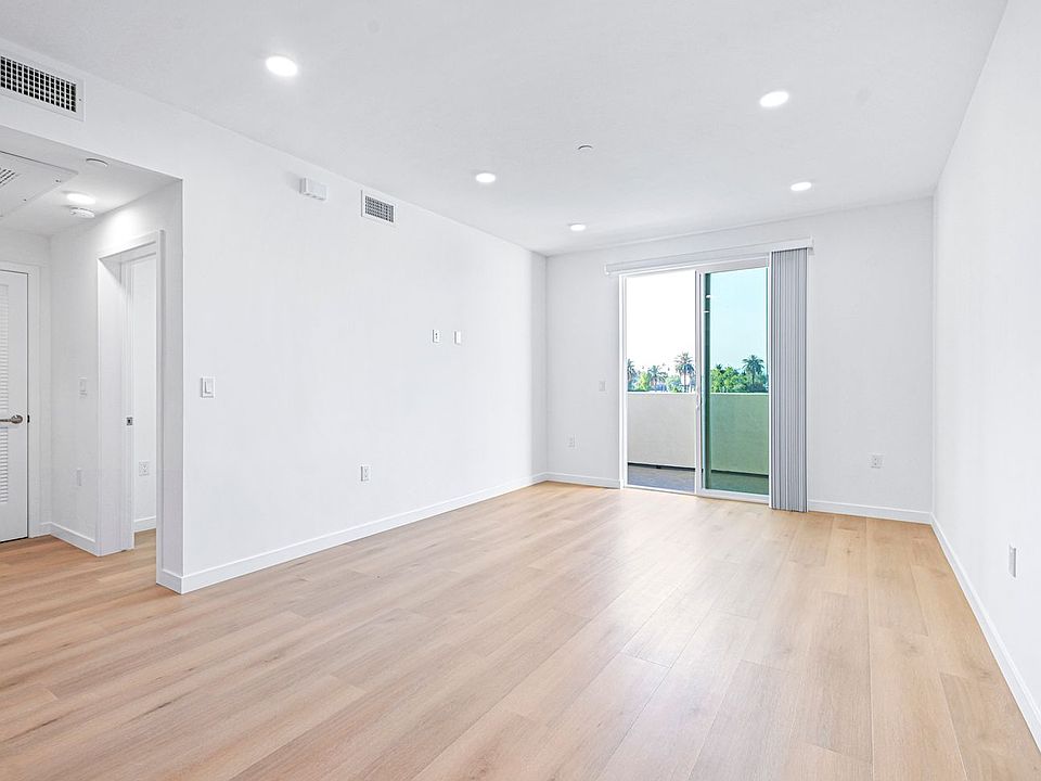 1st image of 14811 Erwin St #506