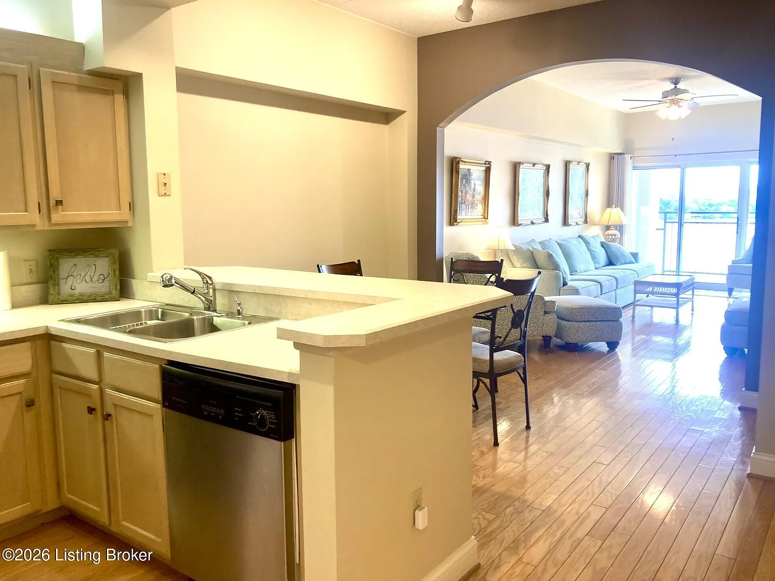 1 bed, 1.0 bath, 987 sqft, $1,800 — Photo 3