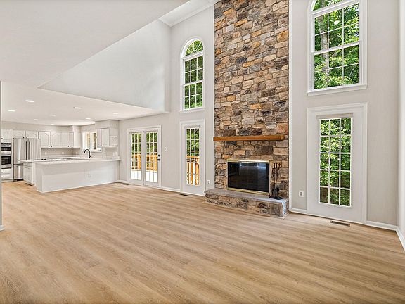 4th image of 9194 Silverline Dr