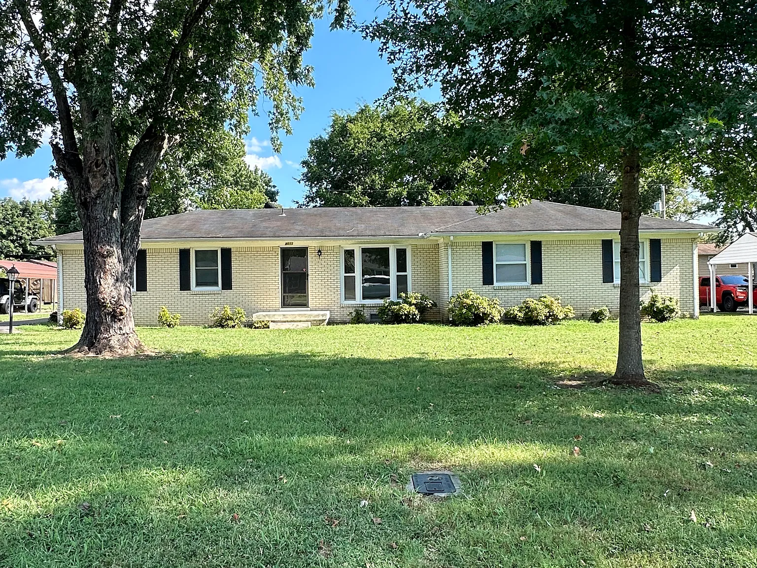 3 bed, 1.5 bath, 1741 sqft, $1,800 — Photo 1