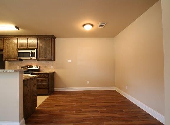 3rd image of 8038 Doreen Ave