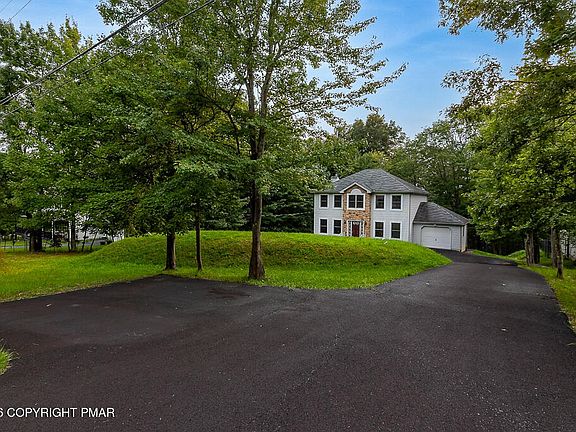 3rd image of 1208 Falls Rd