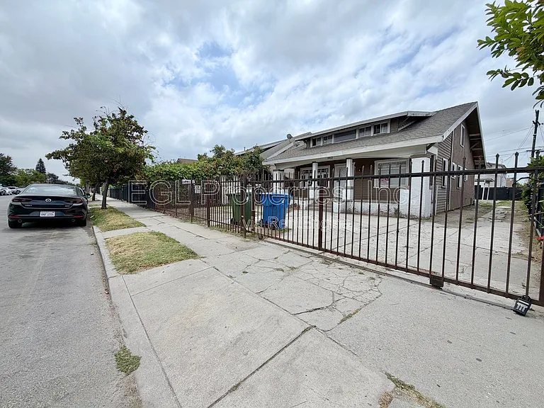 860 W 56th St — Photo 26