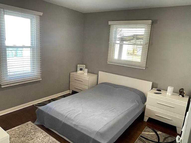 315 N School St — Photo 32
