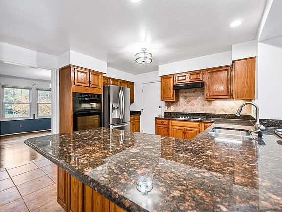 5th image of 118 Shingle Oak Dr