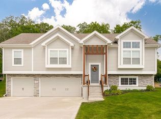 5080 NW Timberline Dr, Riverside, MO 64150