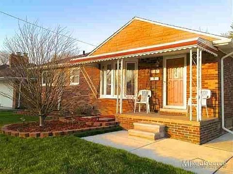 2nd image of 27310 Sylvan Ave
