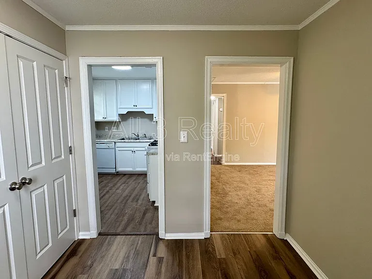 301 Bradley Dr — Photo 12