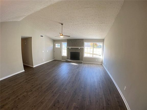 3rd image of 124 Riverchase Dr