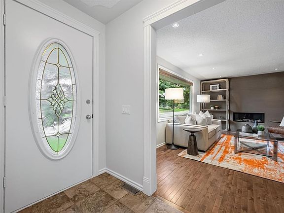 5th image of 839 SW Lake Twintree Cres SE