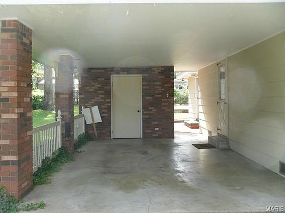 3rd image of 115 N Country Ln