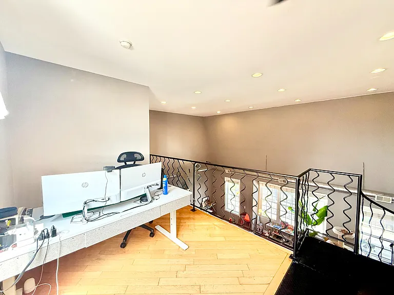 2027 W Division St #4 — Photo 18