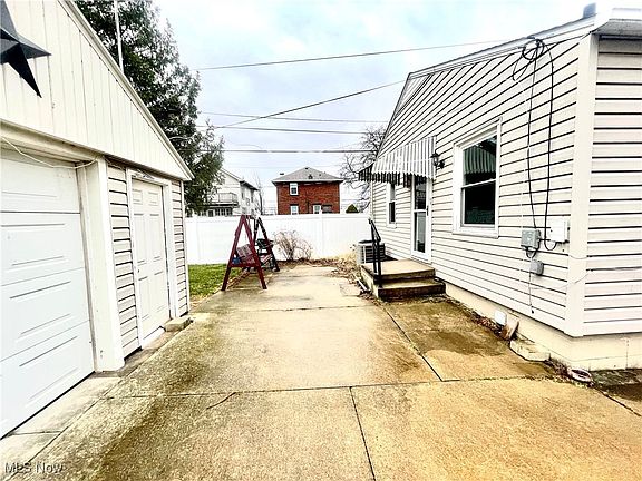 3rd image of 620 Gartland Ave