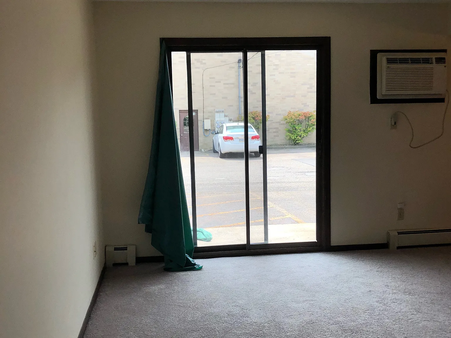 285 Ellis Ave — Photo 2