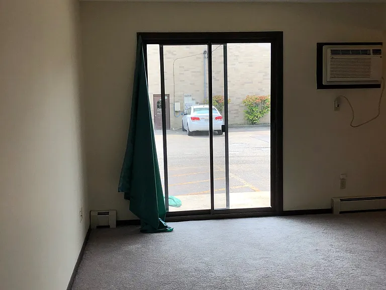 285 Ellis Ave — Photo 2