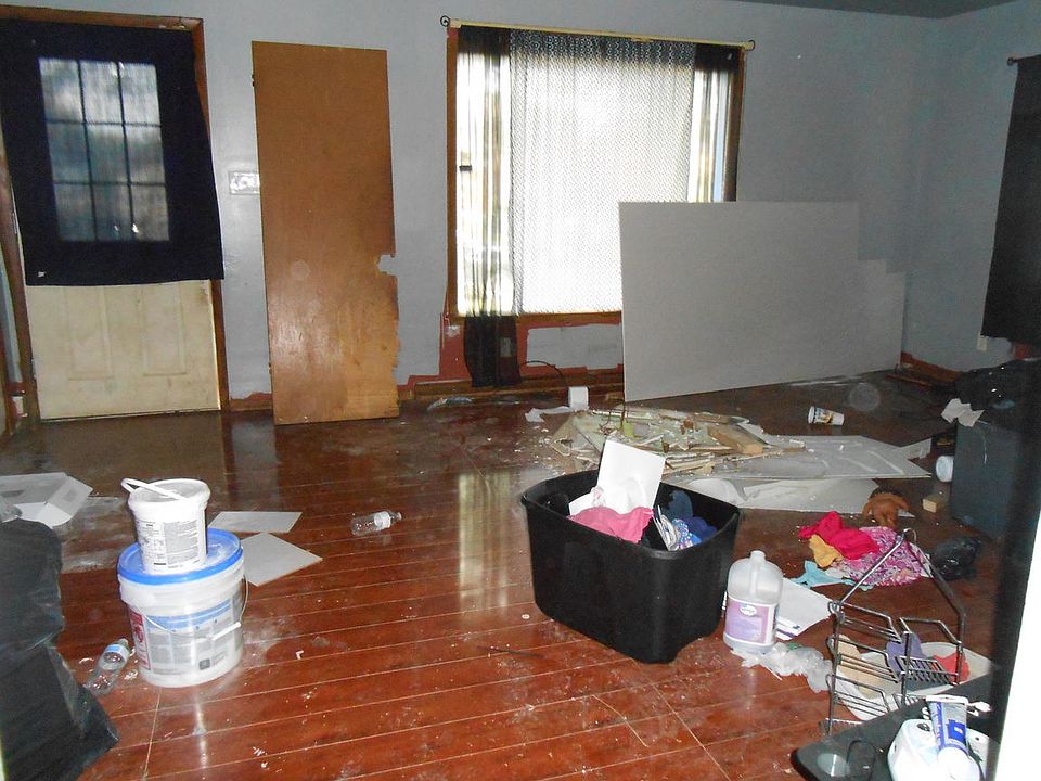 2nd image of 6123 W Medford Ave