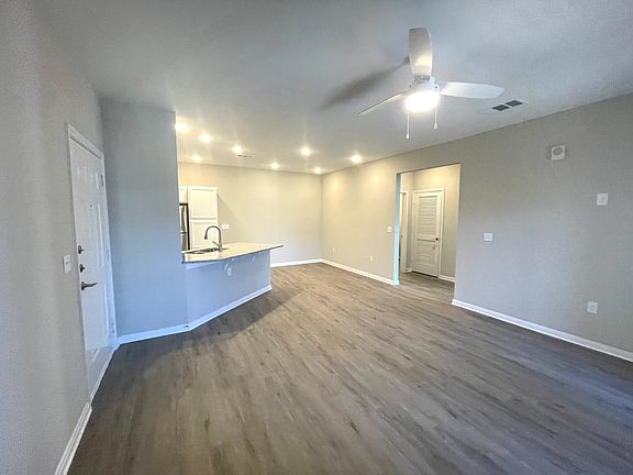 4th image of 300 Willow Grove Way #5411