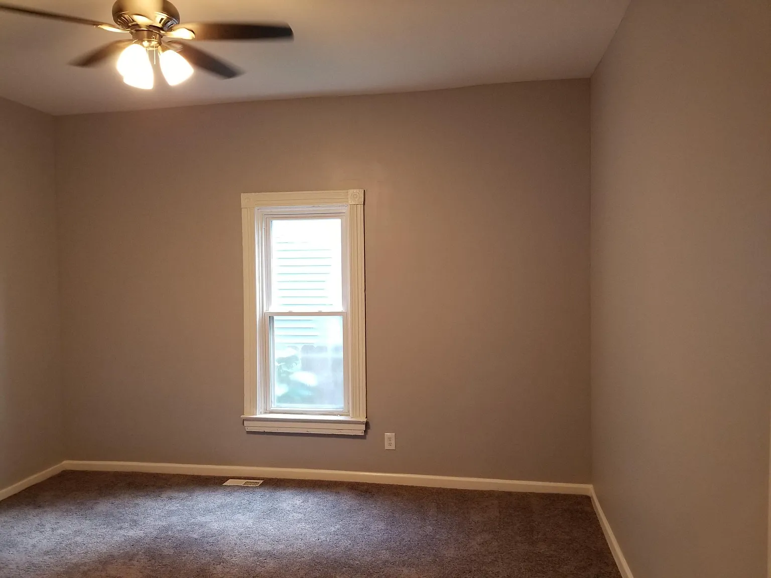 2 bed, 1000 sqft, $1,400 — Photo 2