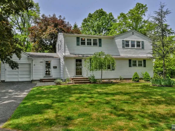 405 Gregory Rd, Paramus, NJ 07652