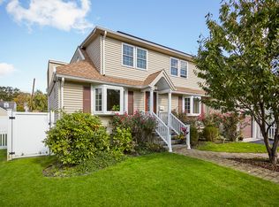 105 Alden St, Fairfield, CT 06824