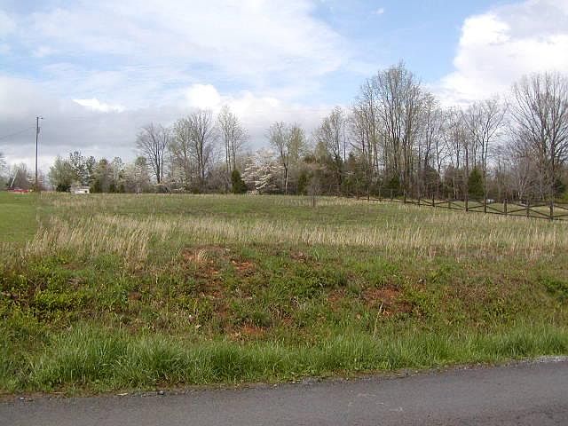 2nd image of 6 Twin Ck Rd
