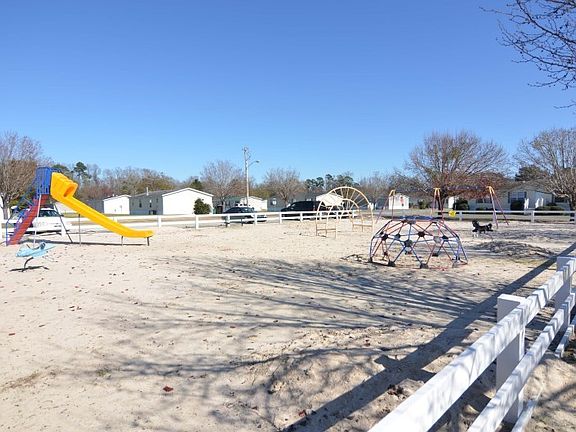 5th image of 205 Dove Ln