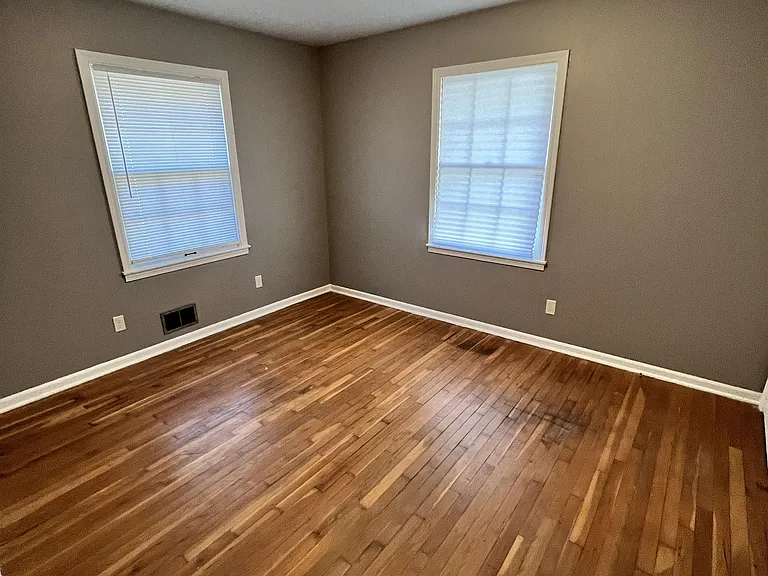 1509-1511 W College Ter — Photo 8