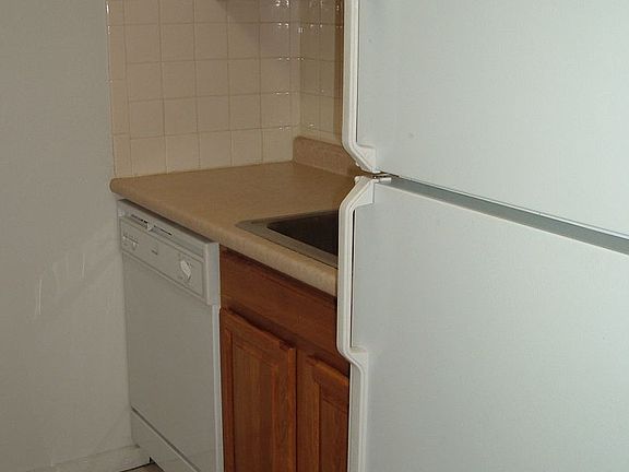 5th image of 1025 Mississippi St APT 10