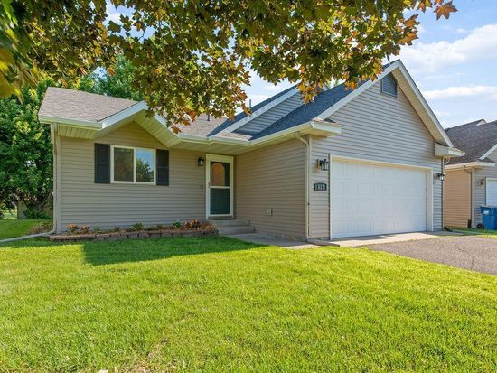 627 Hickory Dr, Saint Joseph, MN 56374