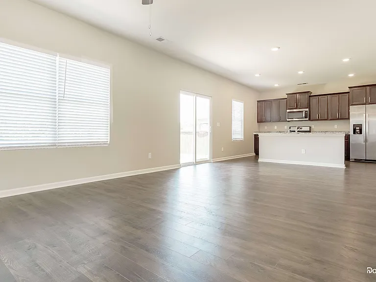 1005 Park View Dr — Photo 8