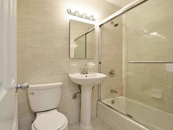 4th image of 330 W 45th St APT 4