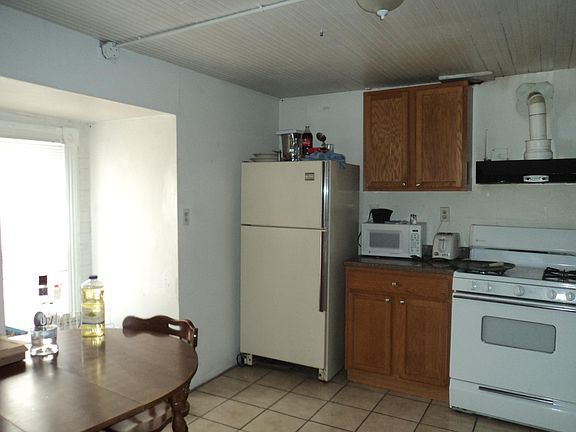 3rd image of 1025 12th Ave SE #2