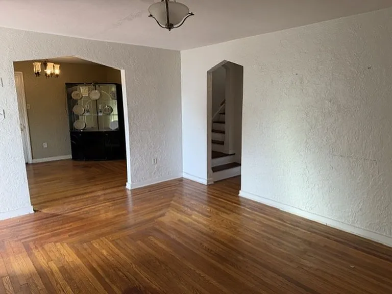222 Wainwright Ave — Photo 8
