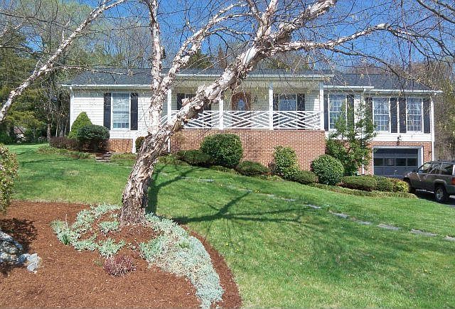 1st image of 850 Canterbury Ct