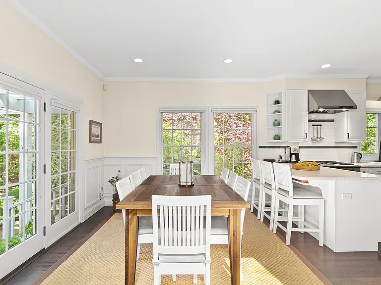 15 Mulford Ave — Photo 10