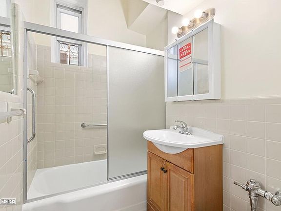 4th image of 8425 118th St