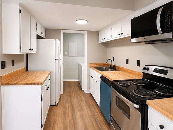 5th image of 3254 Strawberry Ln