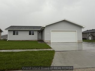 1496 Highlander Ln, Aurora, NE 68818