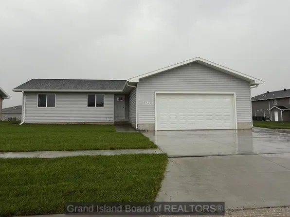 1496 Highlander Ln, Aurora, NE 68818