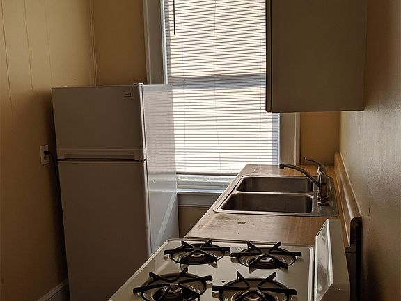 3rd image of 105 Gordon St APT 5