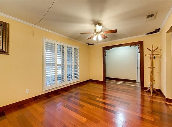 3rd image of 1802 S Crest Dr