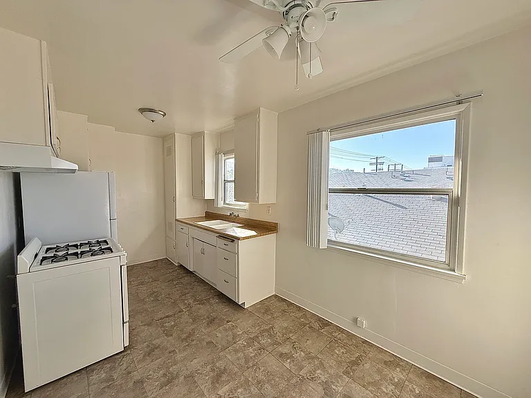 8429 Glenoaks Blvd #4 — Photo 7