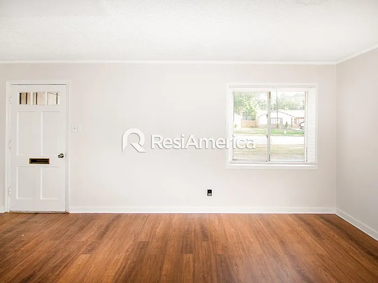 4078 Meadow Dr — Photo 4