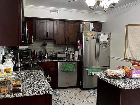 5th image of 1396 Arundel Way