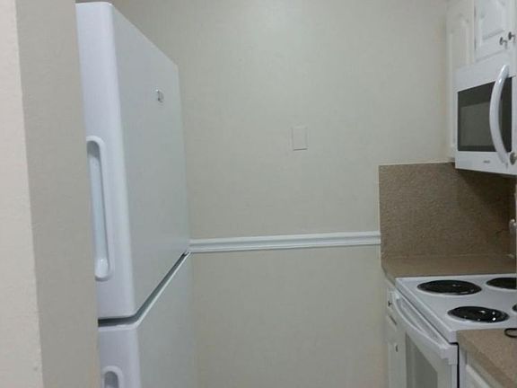 3rd image of 600 NW 32nd Pl APT 311